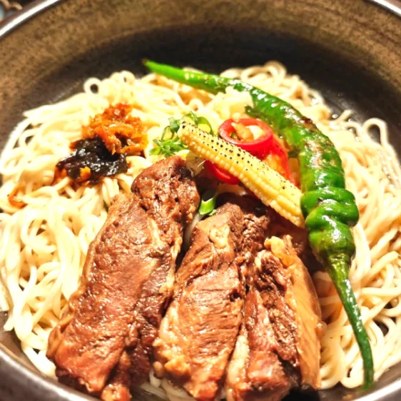 紅燒牛肉蔥拌麵